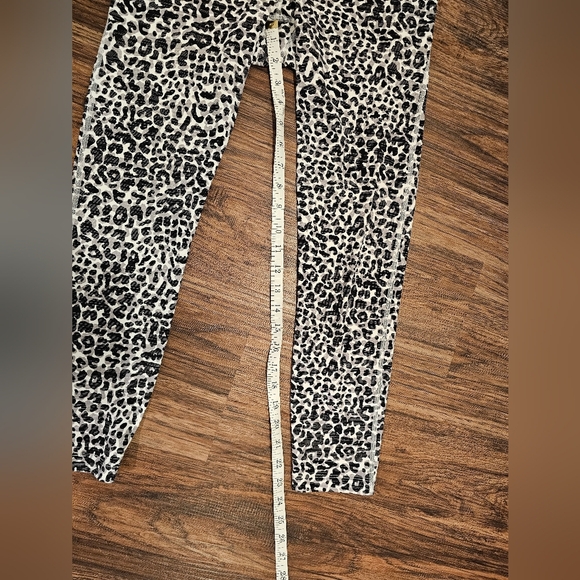 Outdoor Voices Leopard Print leggings - Picture 4 of 7